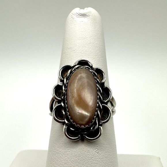 SALE! Mother of Pearl and sterling silver ring! - Picture 1 of 8
